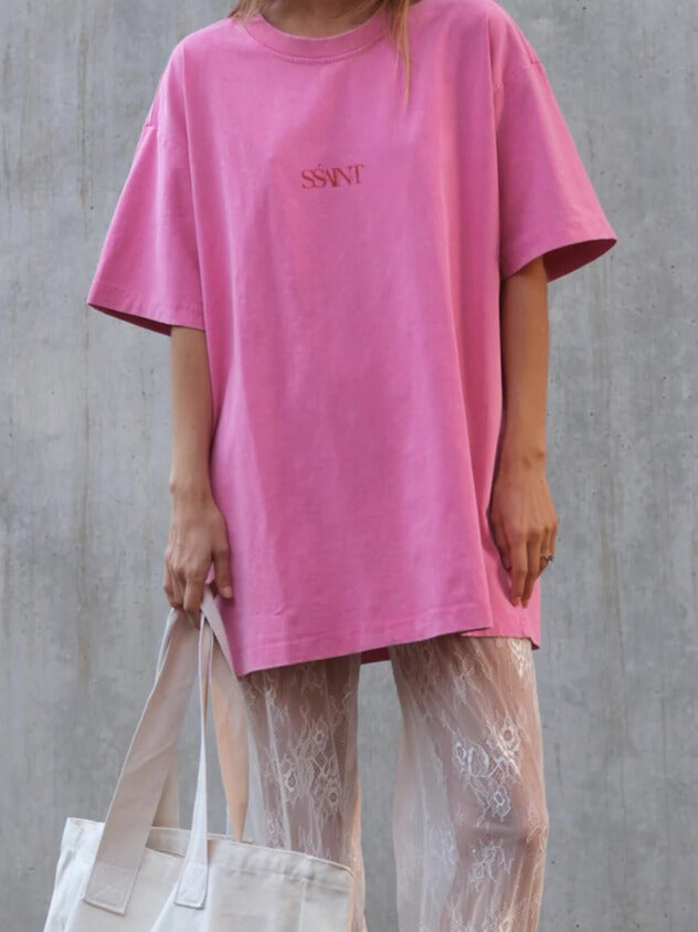 SŚAINT || No Vacancy Tee Dark Pink Acid Wash