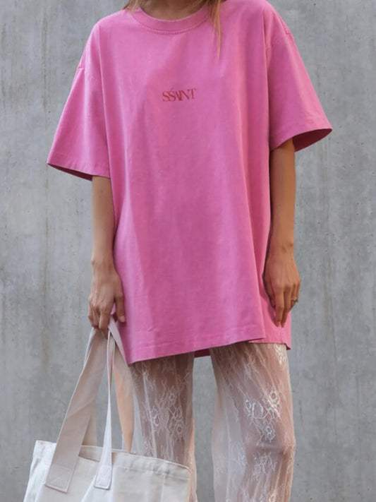 SŚAINT || No Vacancy Tee Dark Pink Acid Wash