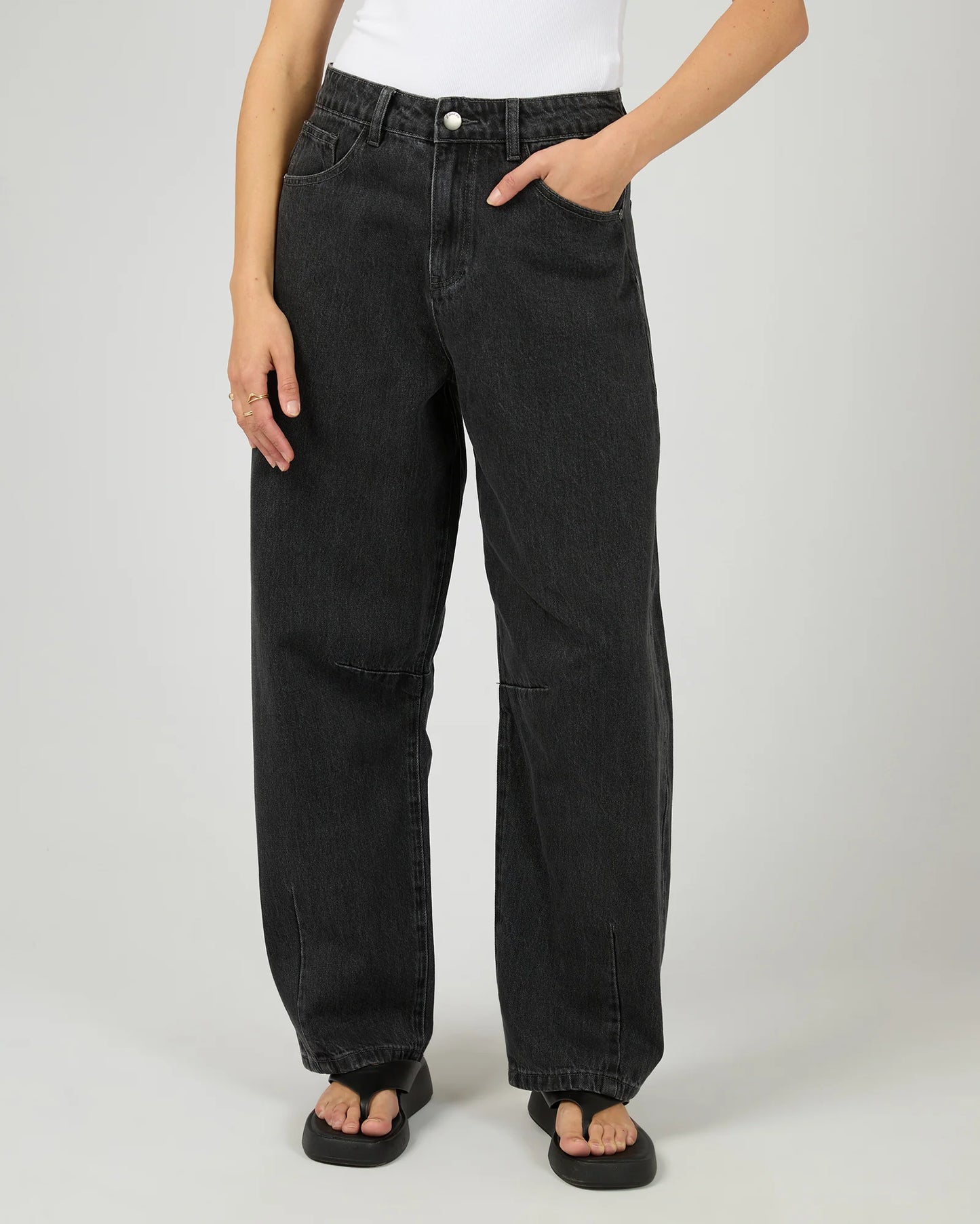 AAE || Hallie Barrell Leg Jean - Coal
