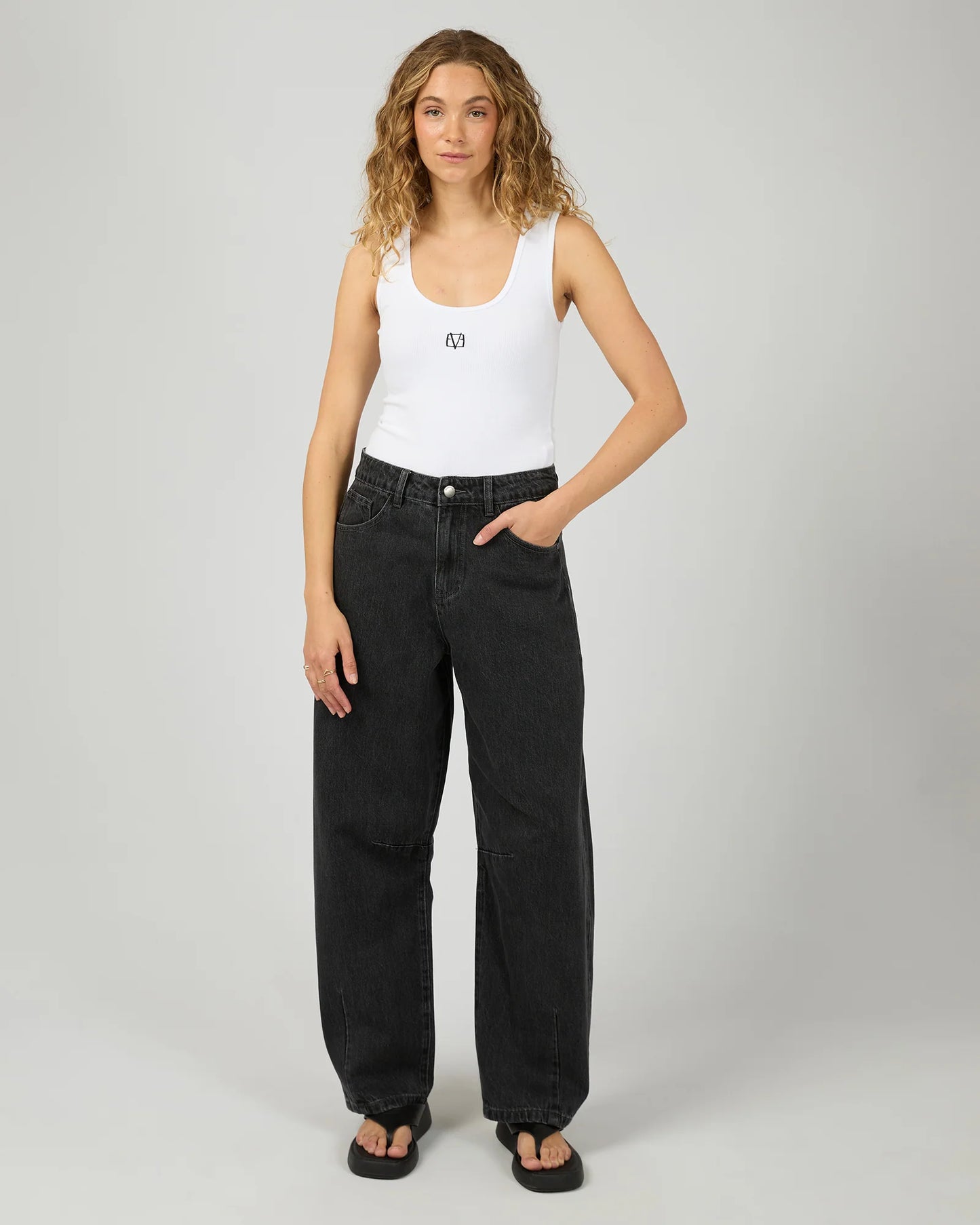 AAE || Hallie Barrell Leg Jean - Coal