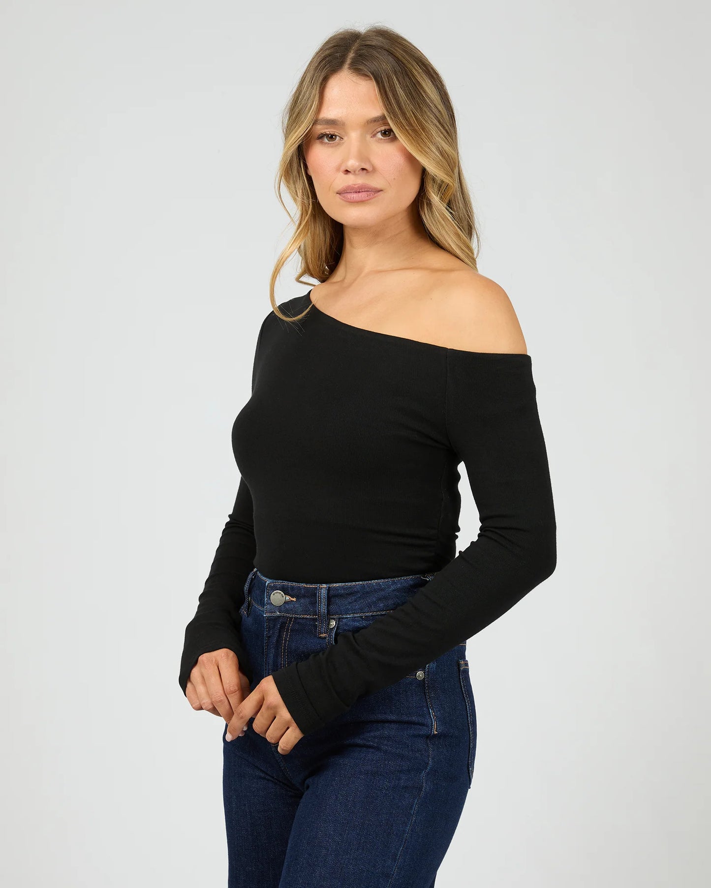 AAE || Kylie Off The Shoulder L/S Top - Black