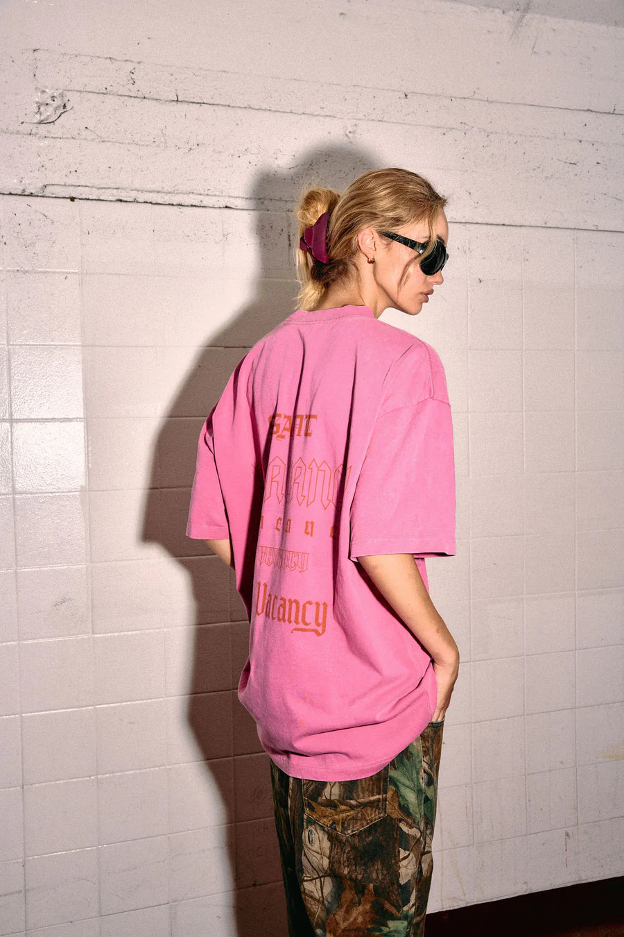 SŚAINT || No Vacancy Tee Dark Pink Acid Wash